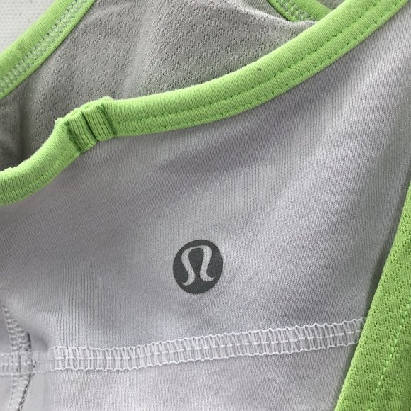 Lululemon No Limits Green Sleeveless Pullover Built In Bra Camisole Tank Size 4 - Picture 5 of 7